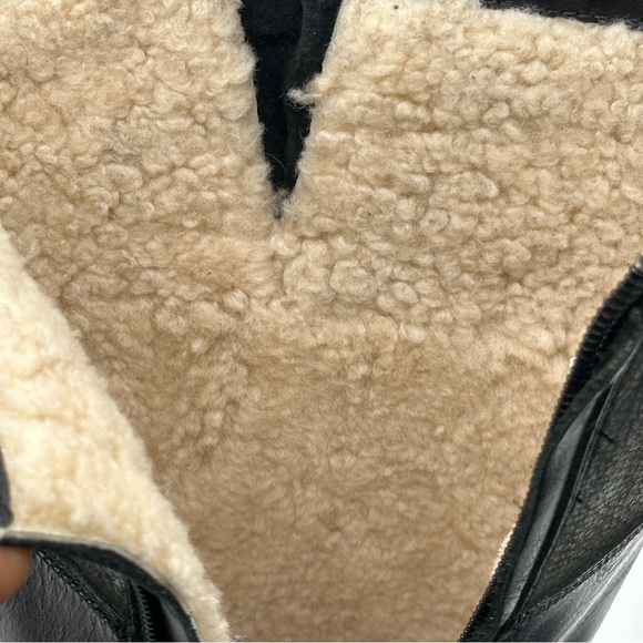 UGG  Australia Barolo boots. Size 7 - Picture 9 of 9